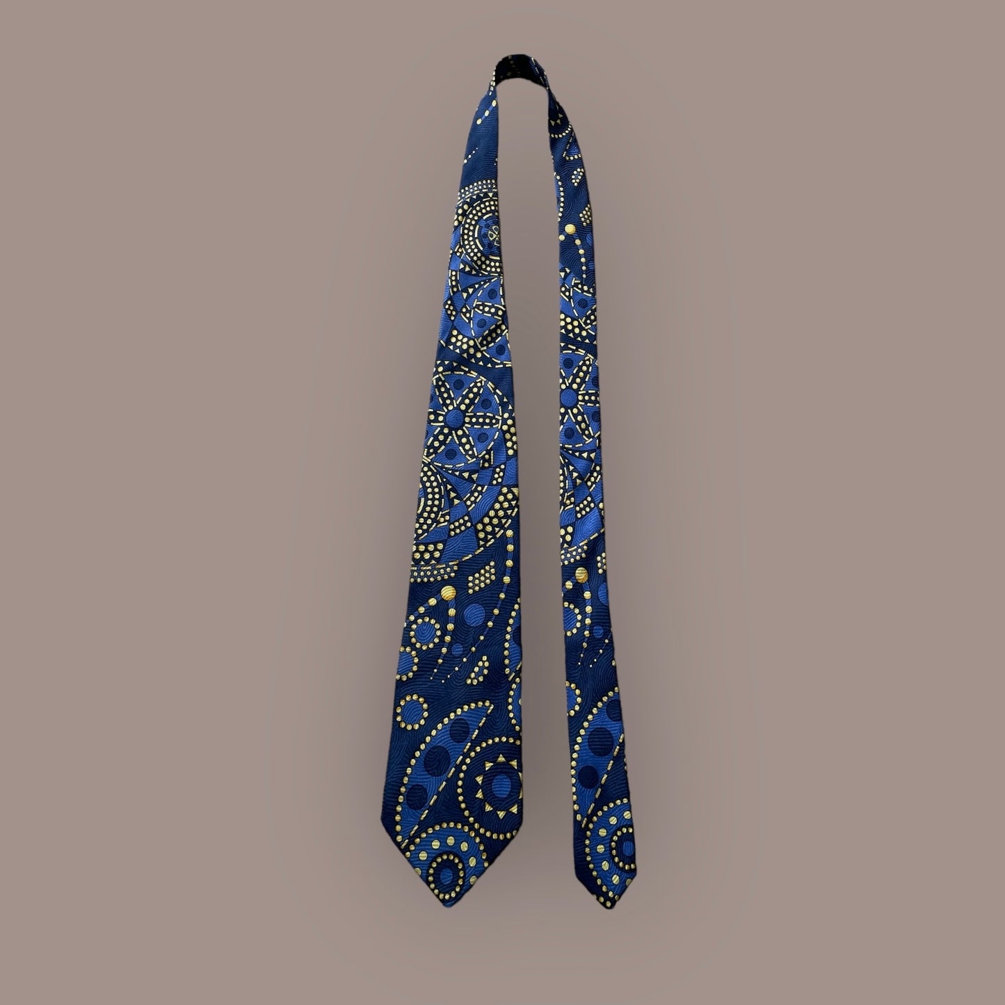 V2 by VERSACE  Vintage Crepe Silk Jacquard Tie (9.2 cm by 145 cm). Navy blue abstract Printed