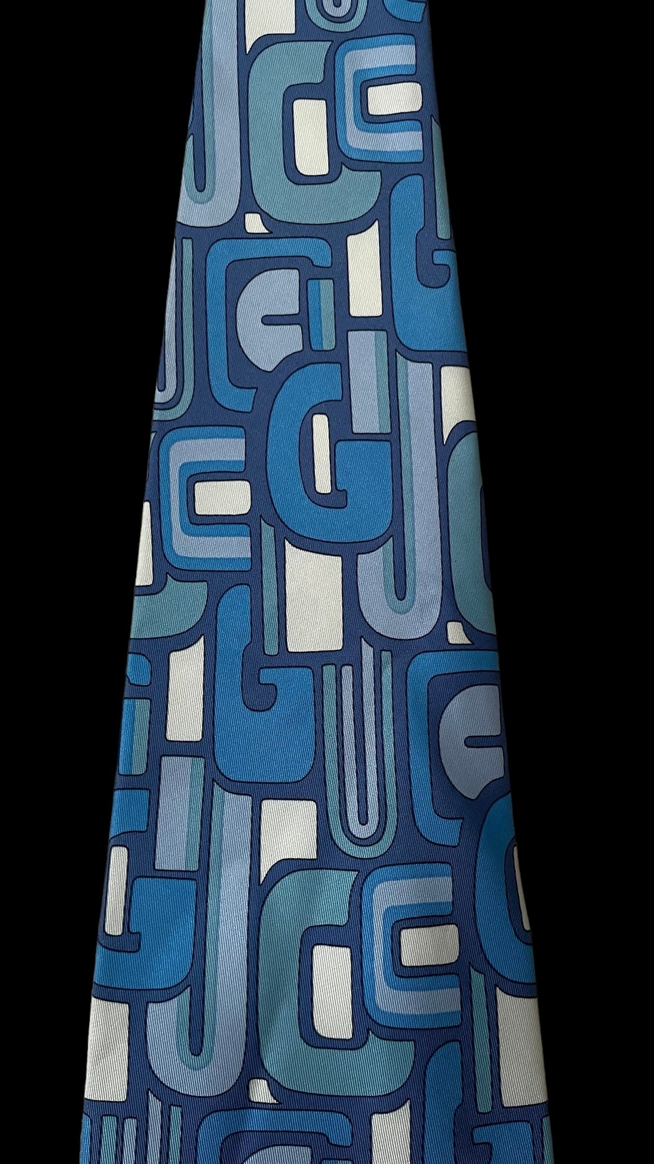 GUCCI blue abstract logos wide tie (9.5 cm by 147.5 cm)