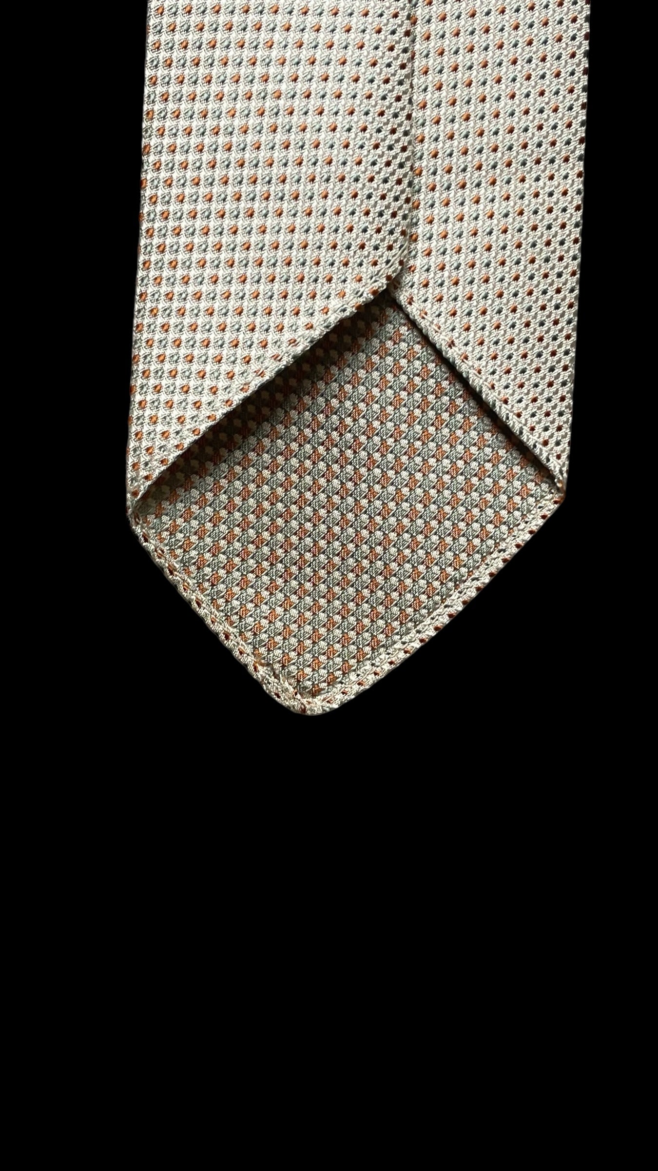 70s GIEVES Vintage Off White Silk Skinny Tie (6.6 cm by 130 cm) Skinny Front.