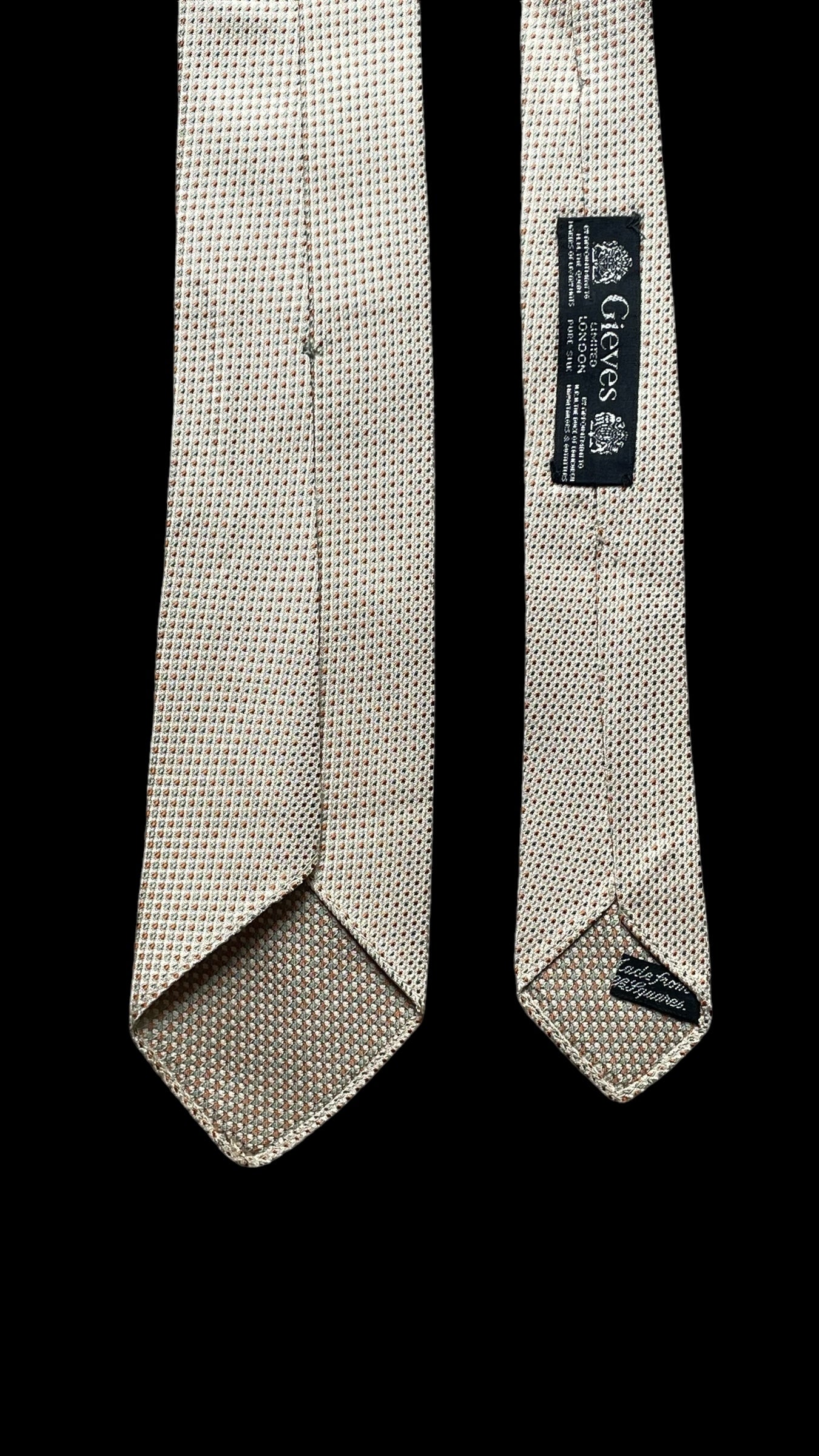 70s GIEVES Vintage Off White Silk Skinny Tie (6.6 cm by 130 cm) Skinny Front.