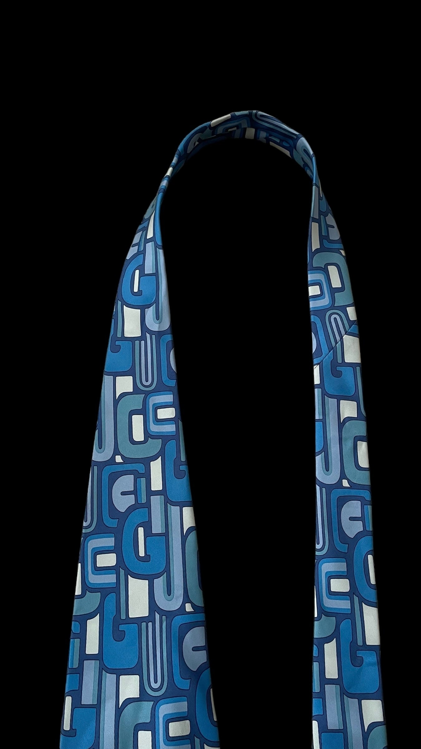 GUCCI blue abstract logos wide tie (9.5 cm by 147.5 cm)