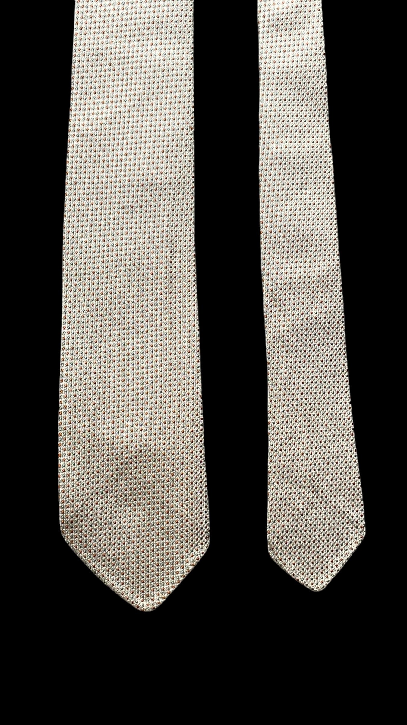 70s GIEVES Vintage Off White Silk Skinny Tie (6.6 cm by 130 cm) Skinny Front.