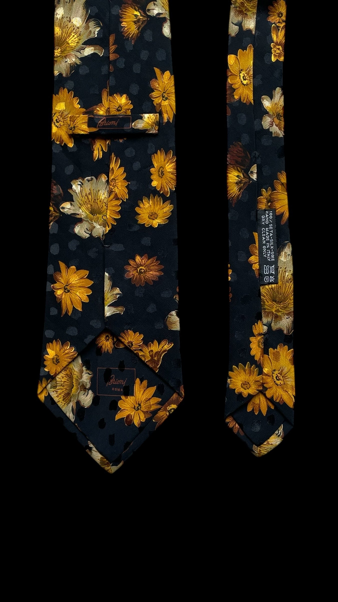 Vintage Black Floral Silk Jacquard Tie by BRIONI (9.5 cm by 150 cm)