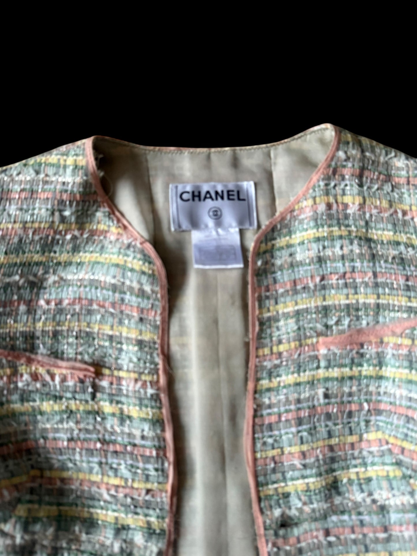 CHANEL Vintage Light Grey Tweed Jacket. Size 34 (Extra Small).