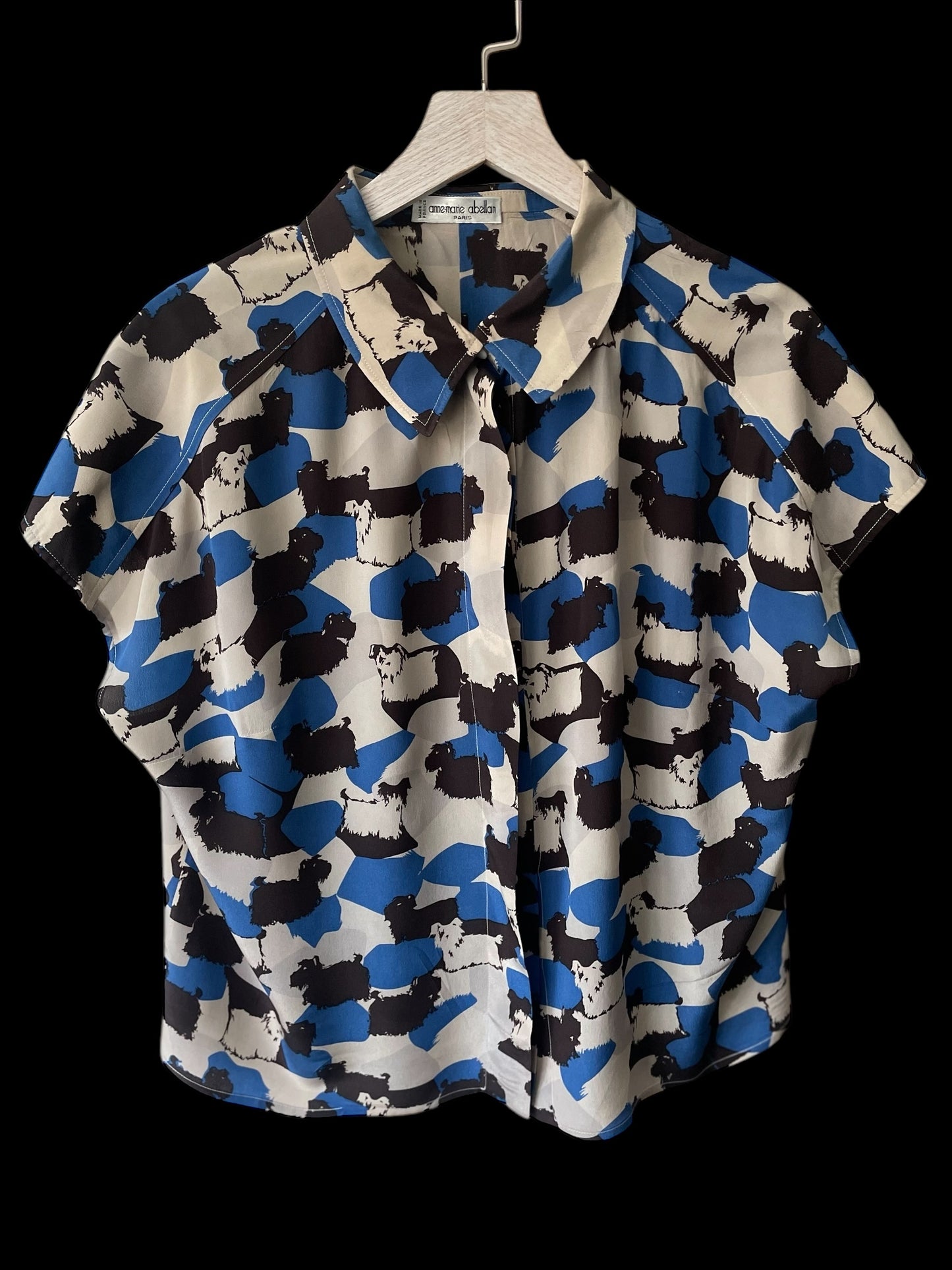 ANNE-MARIE ABELLAN Vintage Grey Abstract Dogs  Short Sleeve Silk Top. (Women’s Size 12/14)