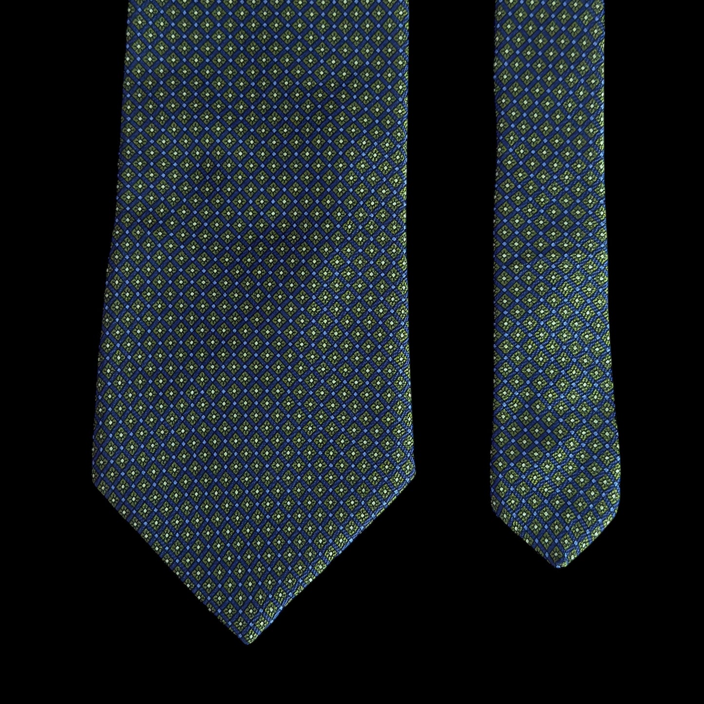 Vintage Dark Purple Floral Dots Silk Tie By BROOKS BROTHERS (9.6 cm by 147.5 cm)