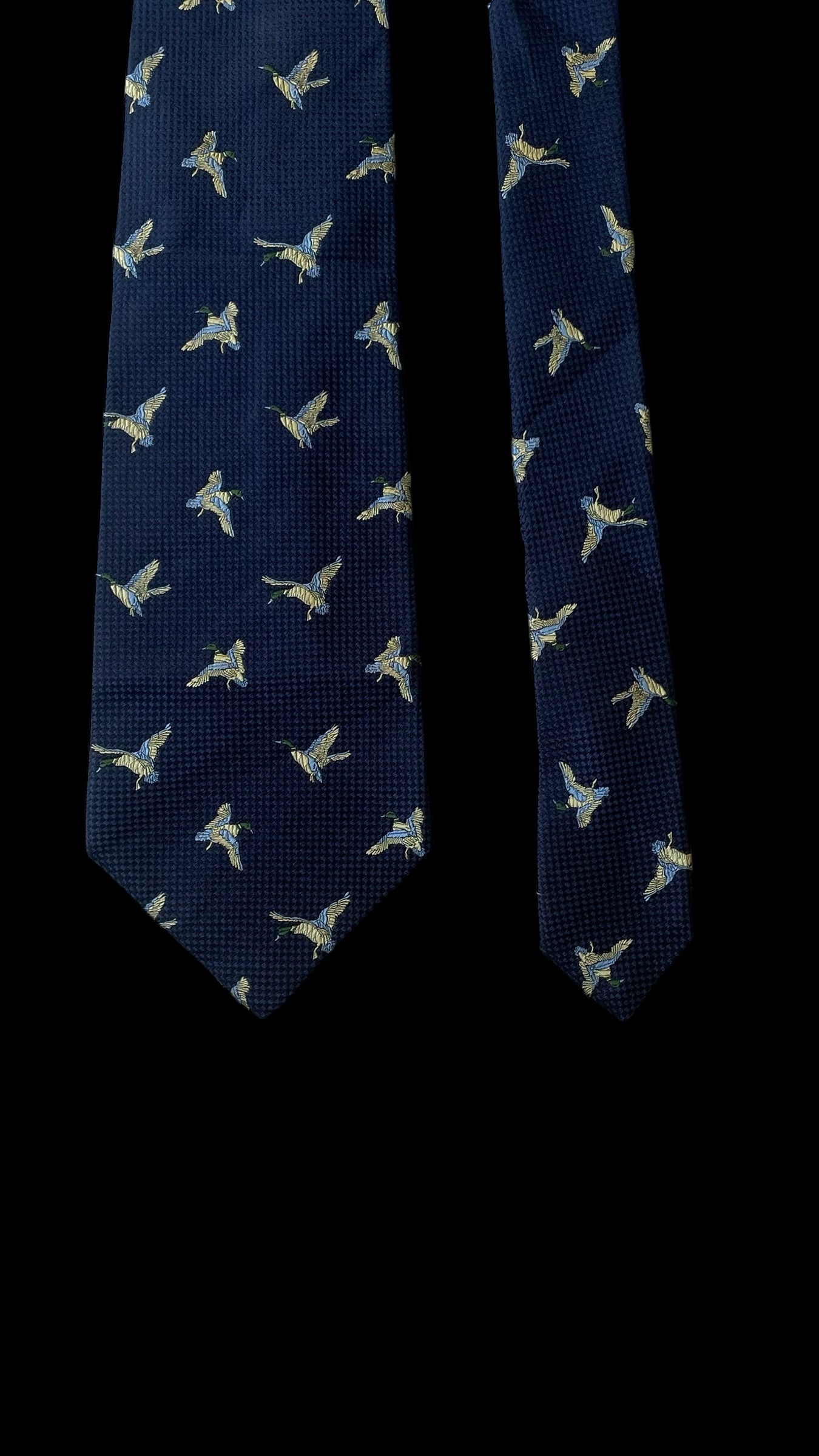 Vintage navy blue birds silk tie by SALVATORE FERRAGAMO (9.5 cm by 147 cm)