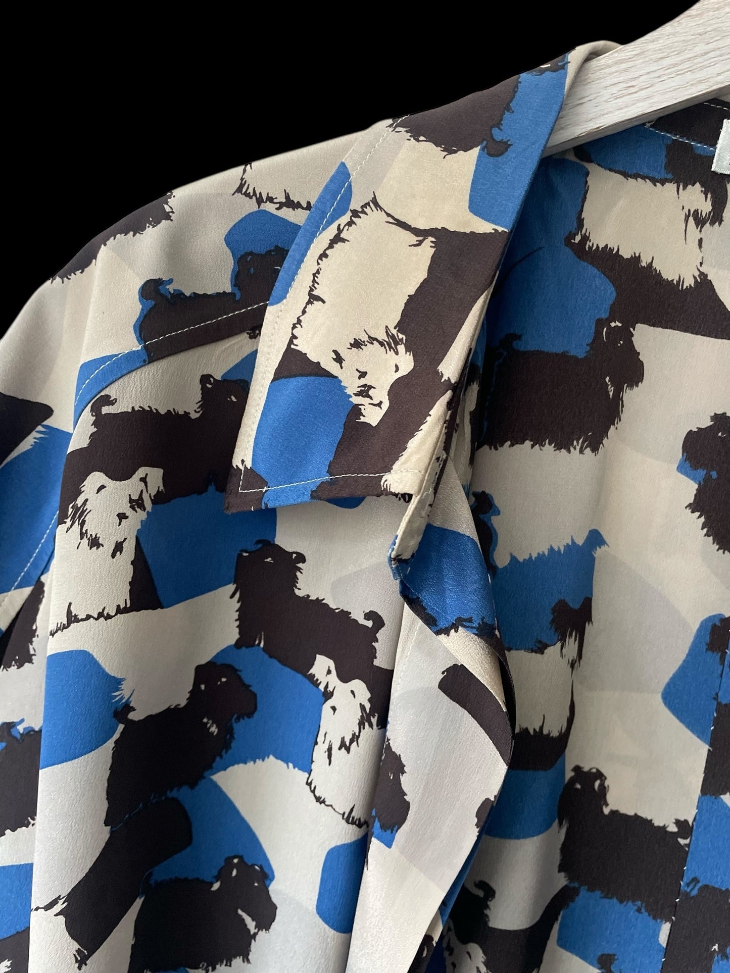 ANNE-MARIE ABELLAN Vintage Grey Abstract Dogs  Short Sleeve Silk Top. (Women’s Size 12/14)