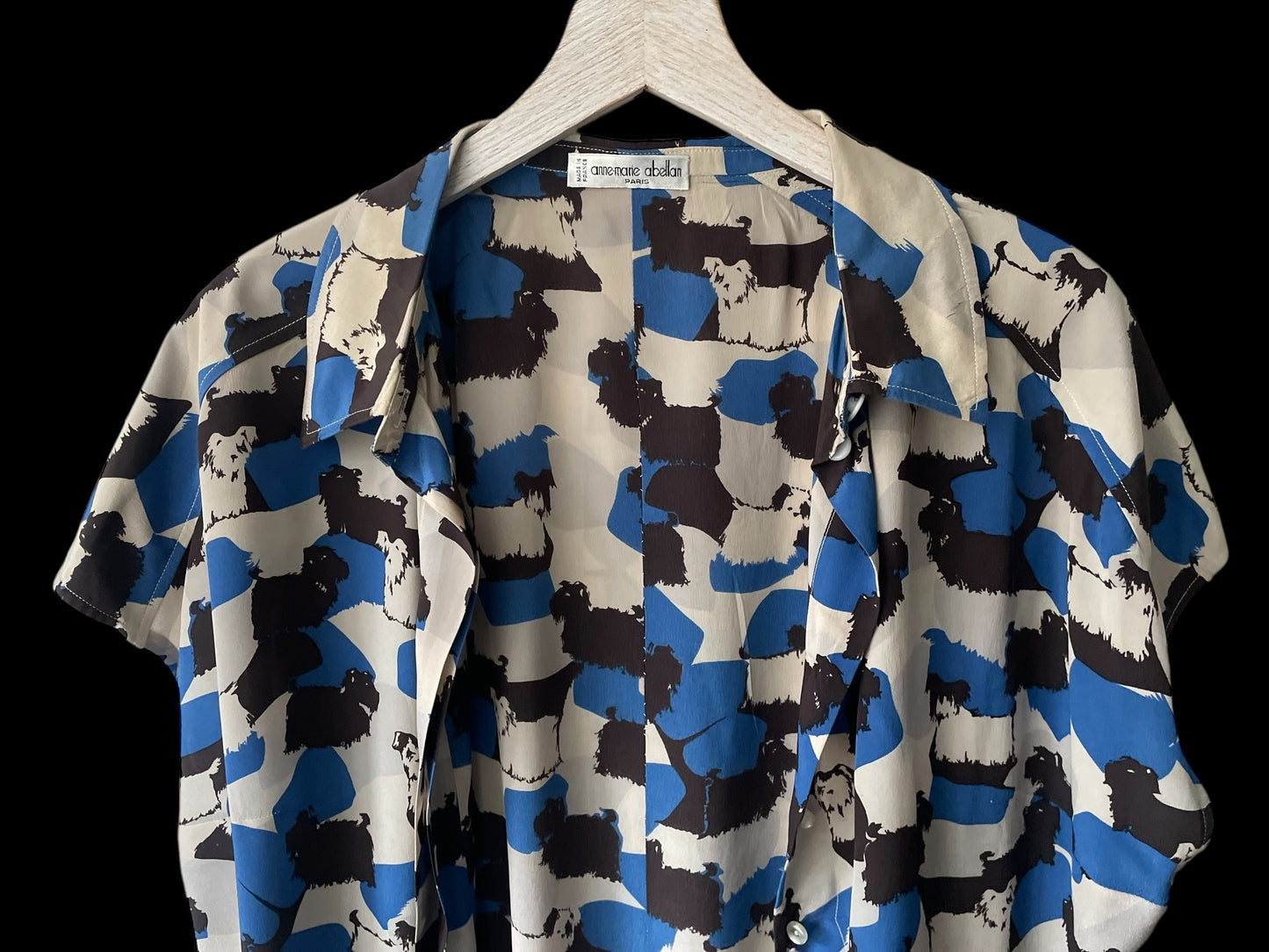 ANNE-MARIE ABELLAN Vintage Grey Abstract Dogs  Short Sleeve Silk Top. (Women’s Size 12/14)