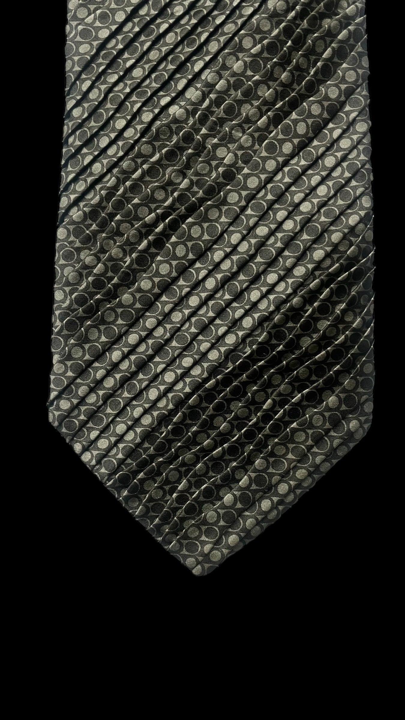 CARVEN Vintage Pleated Crepe Silk Tie (9.4 cm by 147 cm) Geometric Printed.