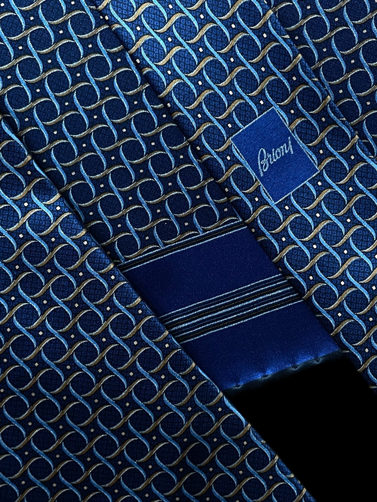 BRIONI Vintage Crepe Silk Tie-Pocket/Square set. Electric-blue geometric printed.