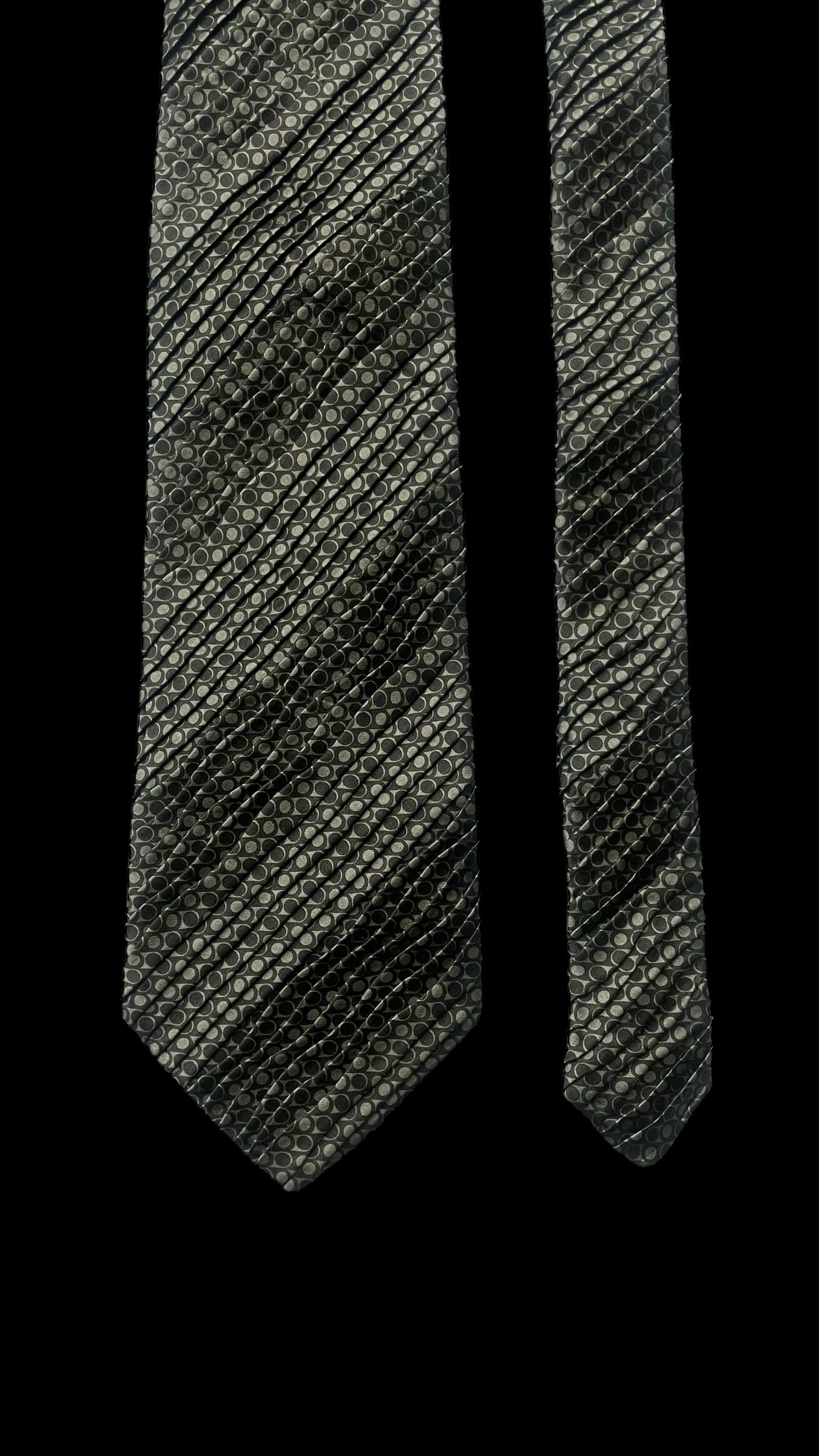 CARVEN Vintage Pleated Crepe Silk Tie (9.4 cm by 147 cm) Geometric Printed.