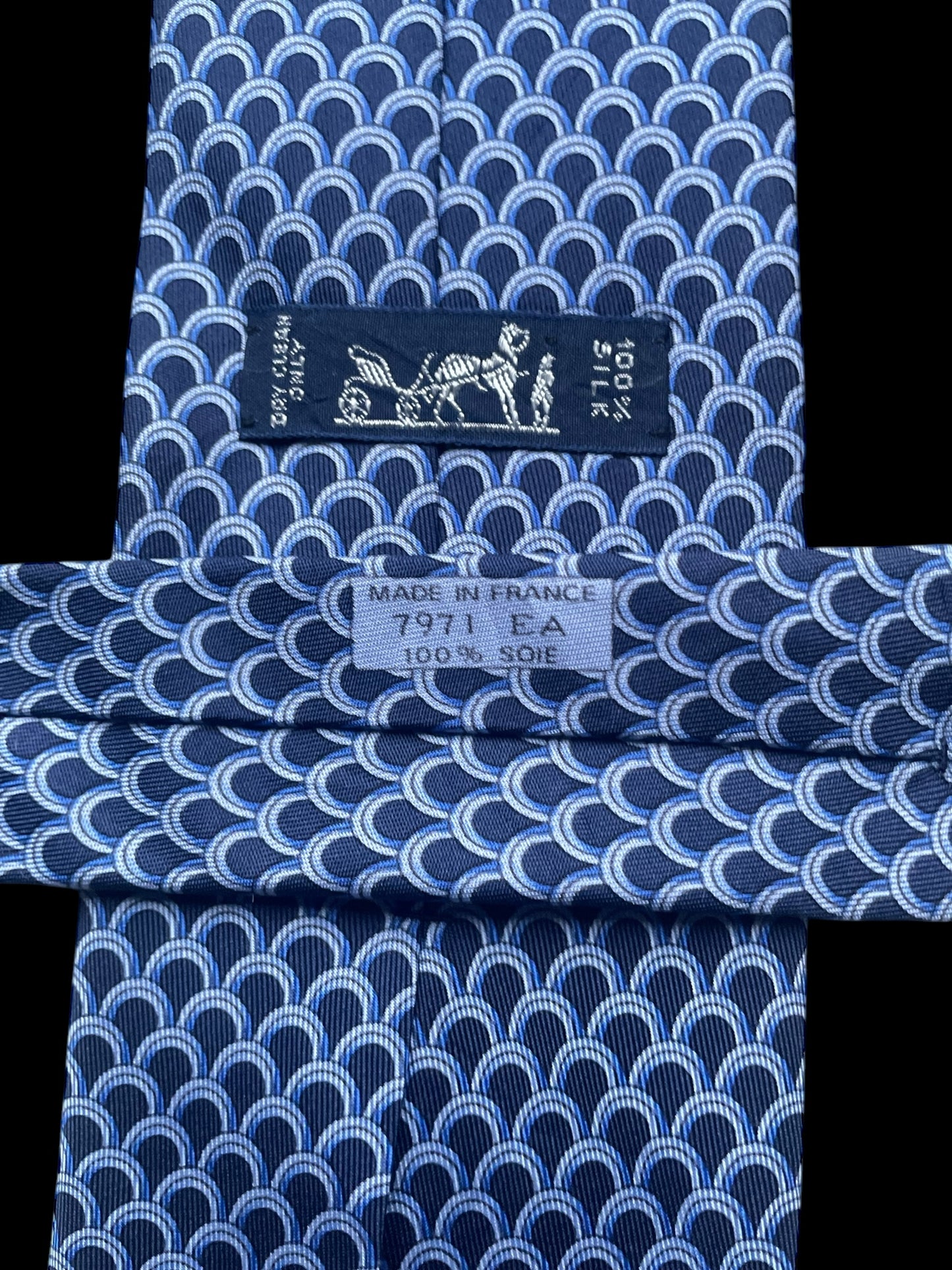 HERMES Vintage Navy Blue Geometric Silk Tie (9.3 cm by 148 cm) Medium front size
