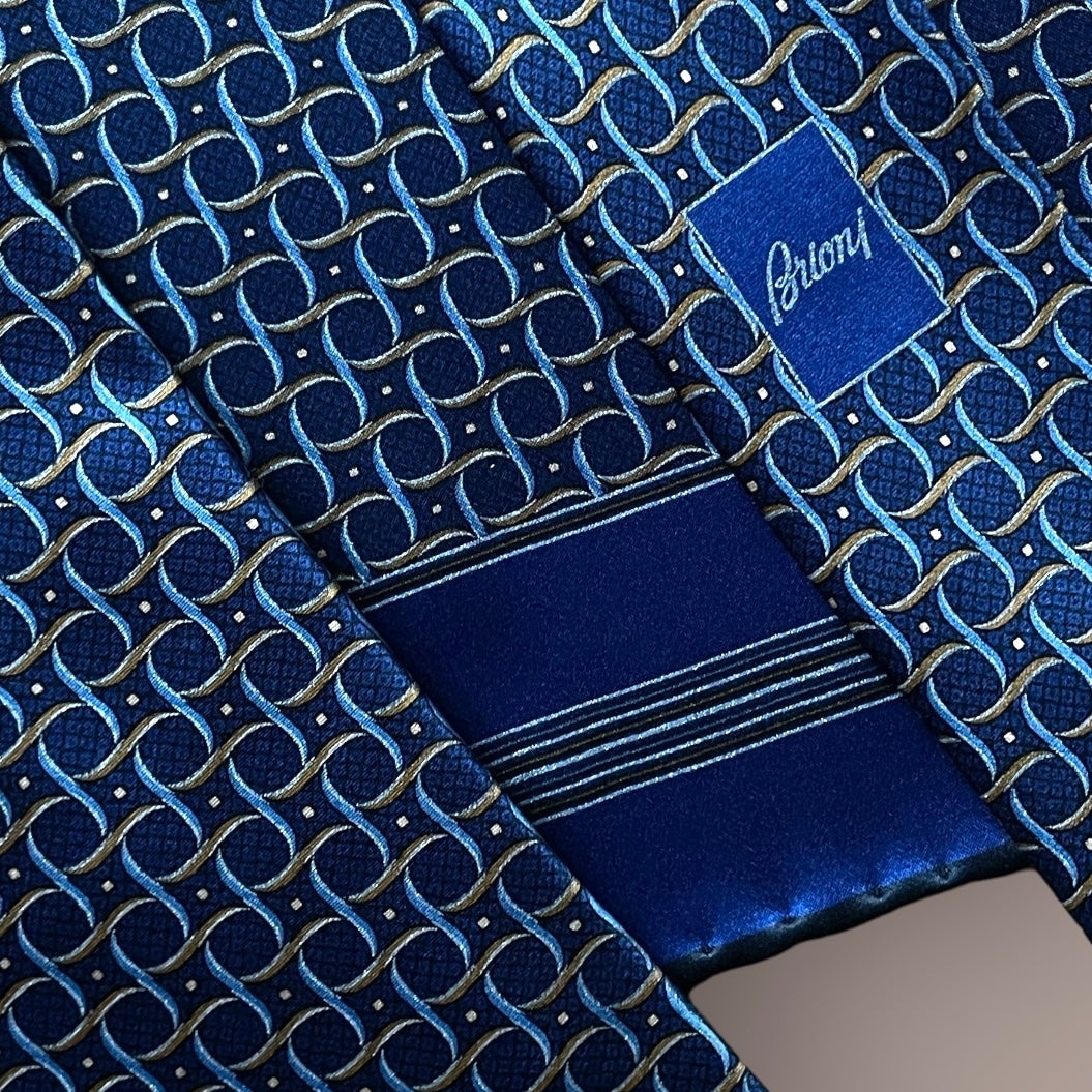 BRIONI Vintage Crepe Silk Tie-Pocket/Square set. Electric-blue geometric printed.