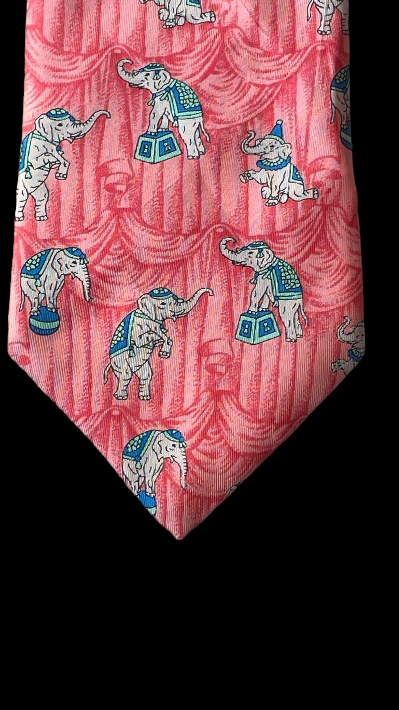 Vintage pink cirque silk tie by ANDRE CLAUDE CANOVA (9.8 cm by 147 cm)