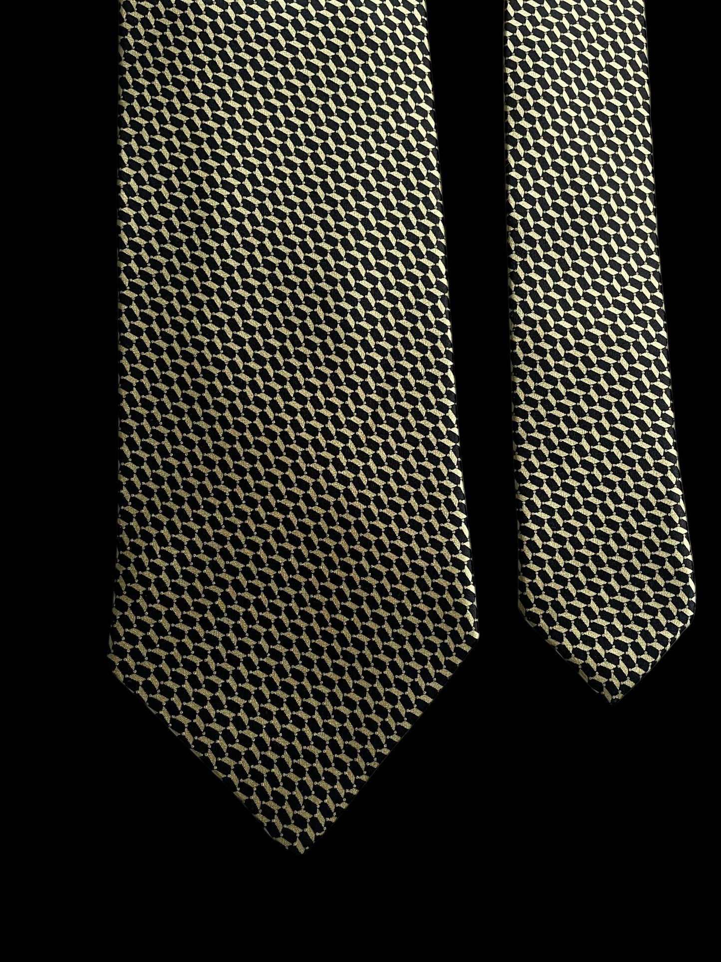 BRIONI 3-Fold Vintage Black Geometric Crepe Silk Tie (10 cm by 147 cm) New in Box.