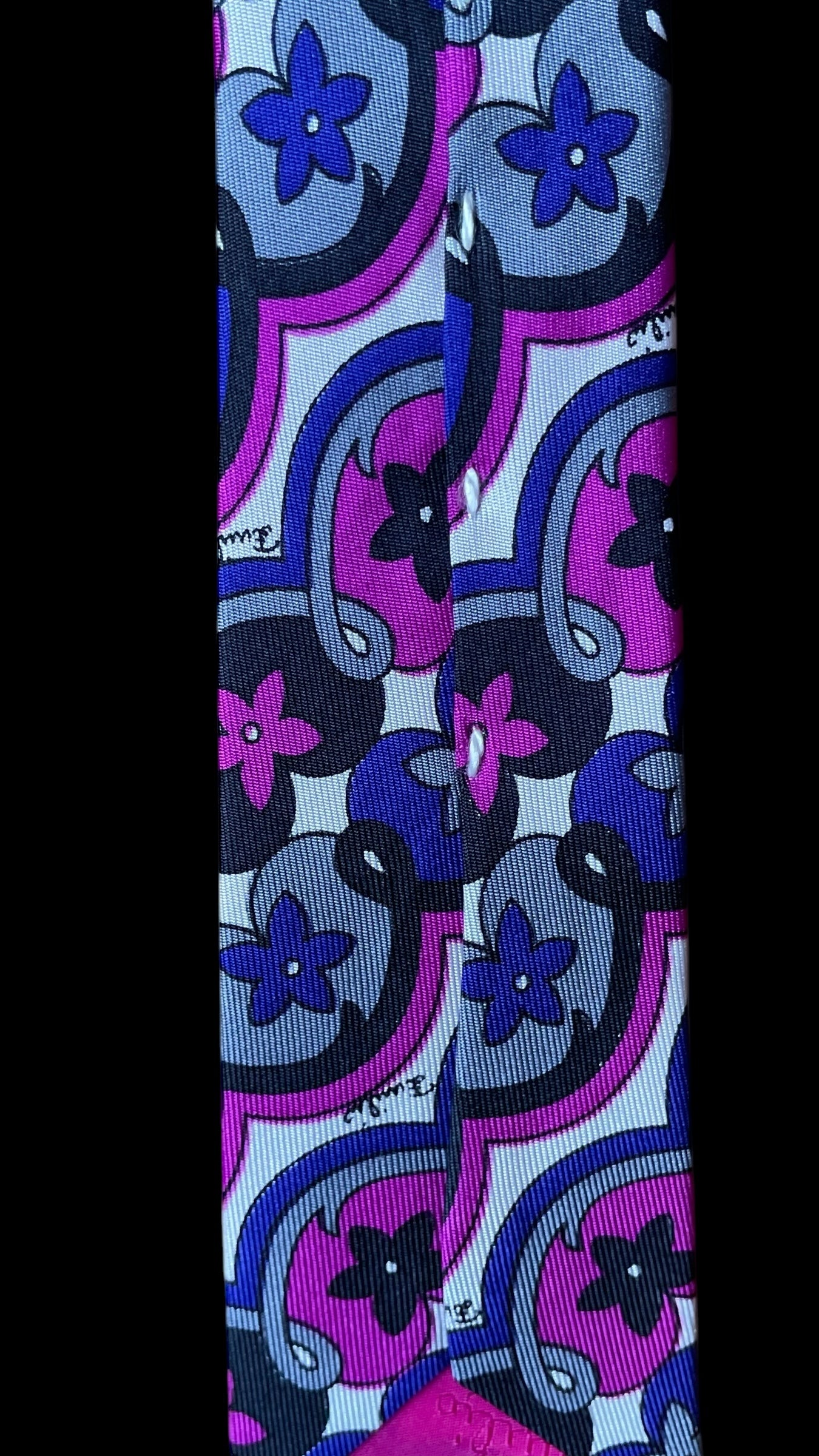 EMILIO PUCCI Vintage White Psychedelic Silk Tie (9 cm by 128.5 cm)