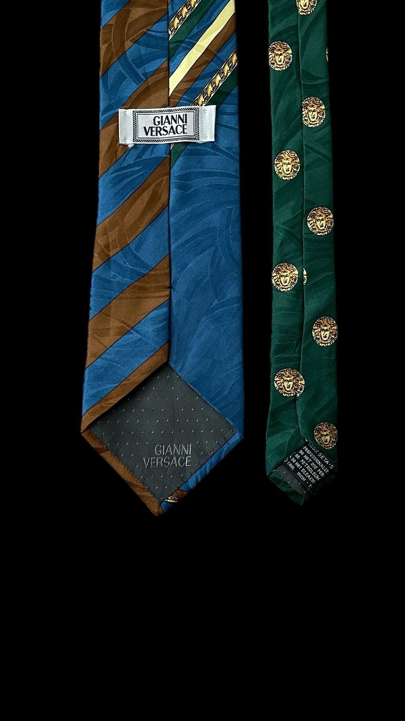 Vintage green abstract crepe silk jacquard tie by GIANNI VERSACE (9.5 cm by 147 cm)