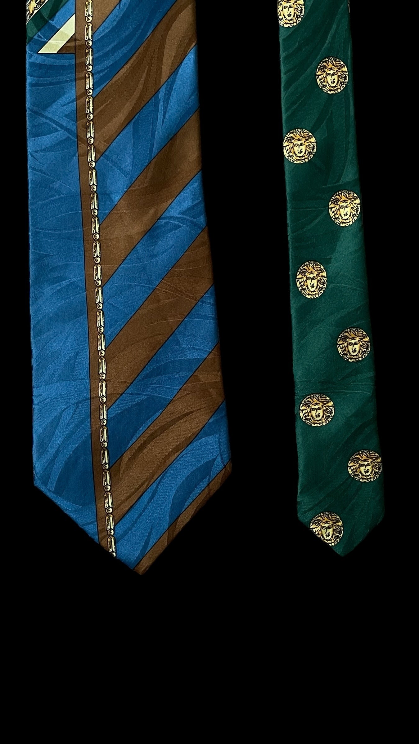 Vintage green abstract crepe silk jacquard tie by GIANNI VERSACE (9.5 cm by 147 cm)