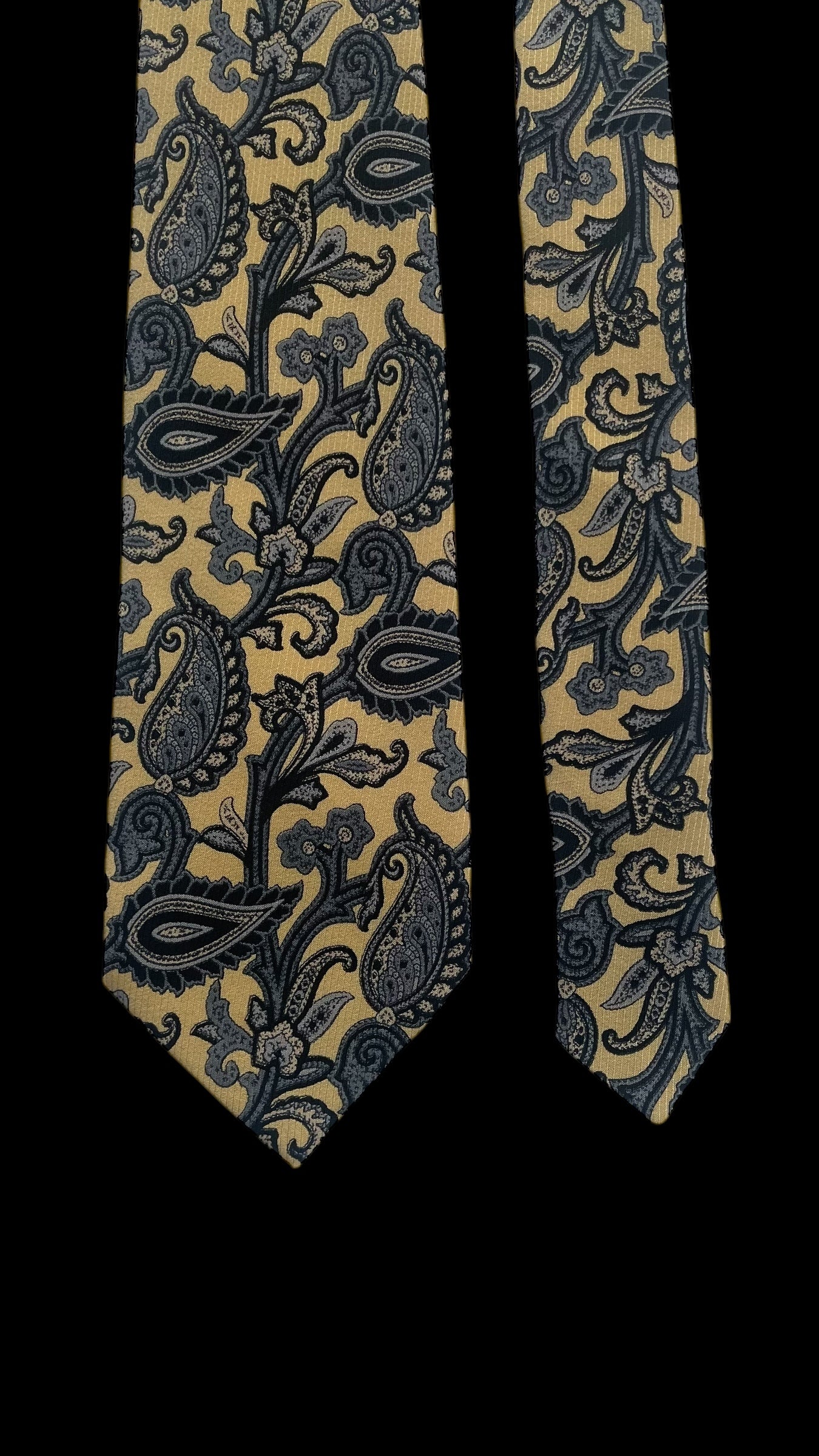 STEFANO RICCI Vintage Yellow Paisley Crepe Silk Jacquard Tie (7.6 cm by 148.5 cm) Medium Front Size.