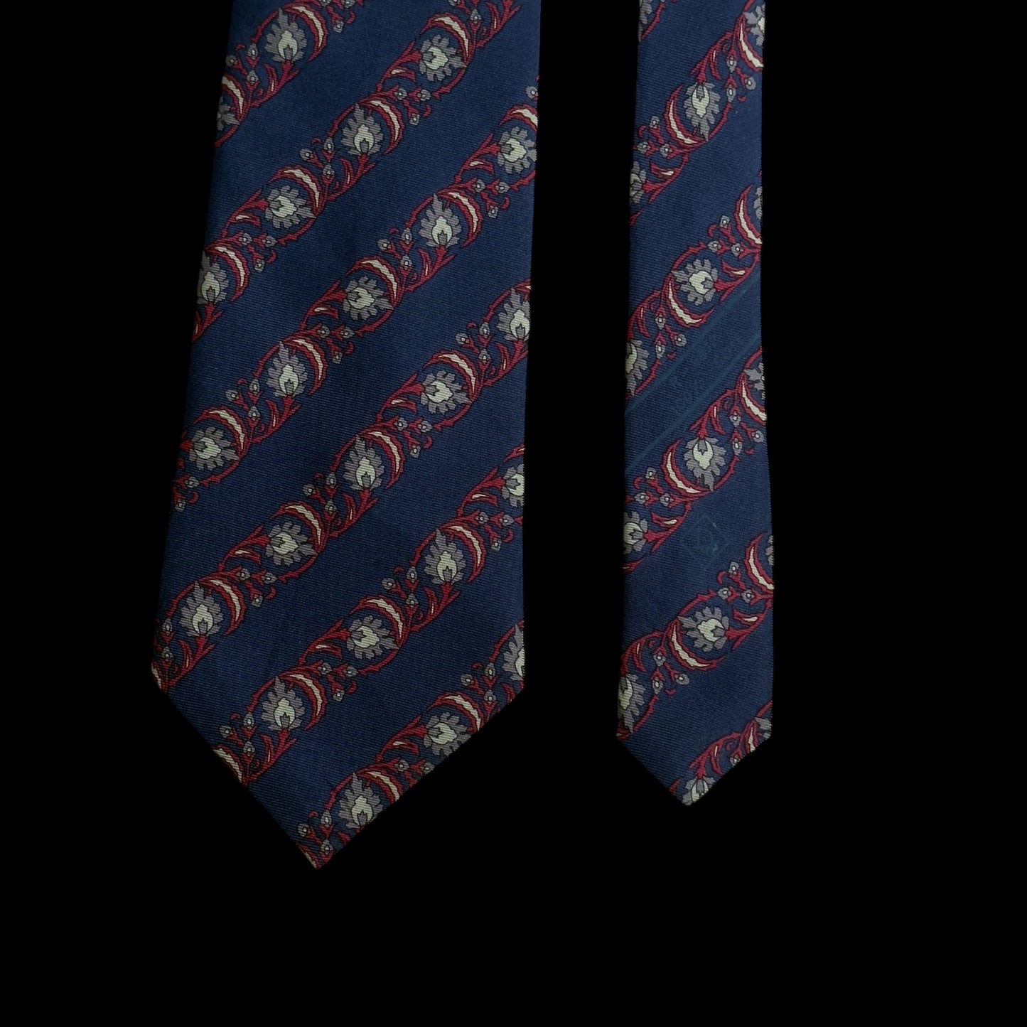 CHRISTIAN DIOR Vintage Navy Blue Floral Silk Tie (9.1 cm by 146 cm)