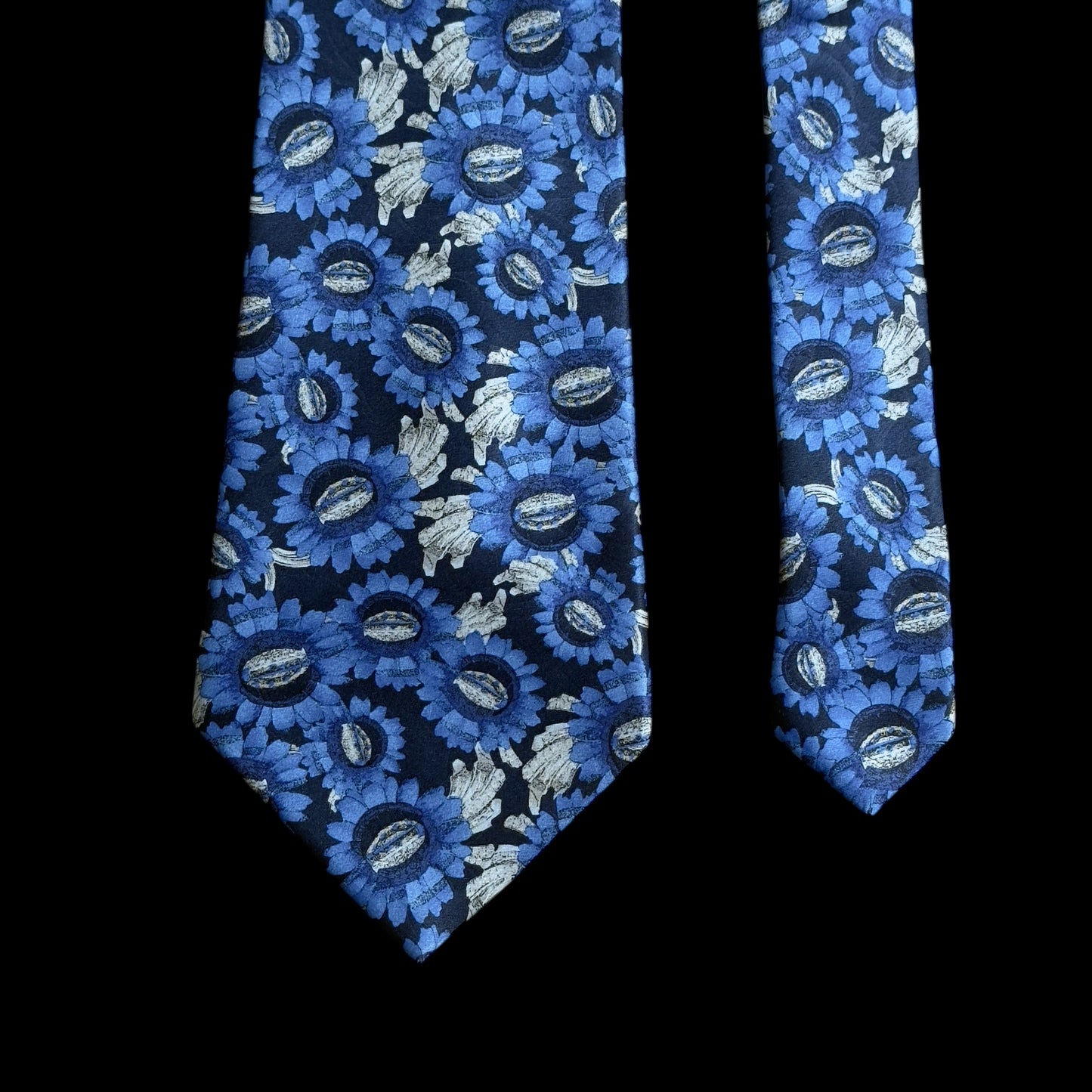 LANVIN Vintage Navy Blue Floral Crepe Silk Tie (10 cm by 147 cm)