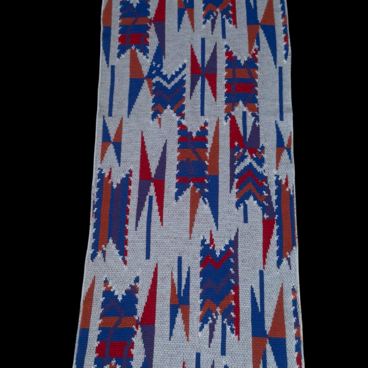 MISSONI Sport (new) Vintage Light Grey Abstract Knitted Wool Scarf (42 cm by 143 cm)