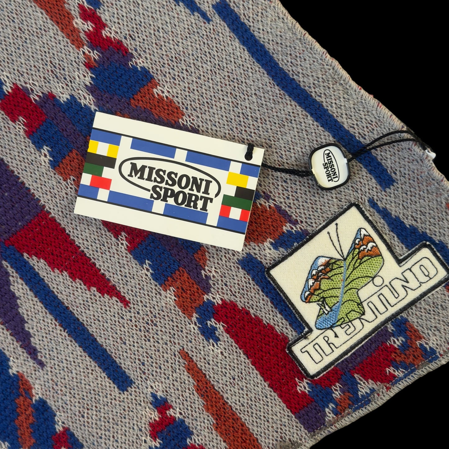 MISSONI Sport (new) Vintage Light Grey Abstract Knitted Wool Scarf (42 cm by 143 cm)