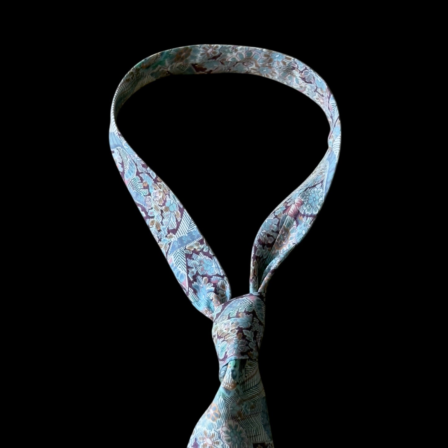 Vintage White Floral Cotton Tie By CACHAREL (La chemiserie) 8.3 cm by 148.5 cm