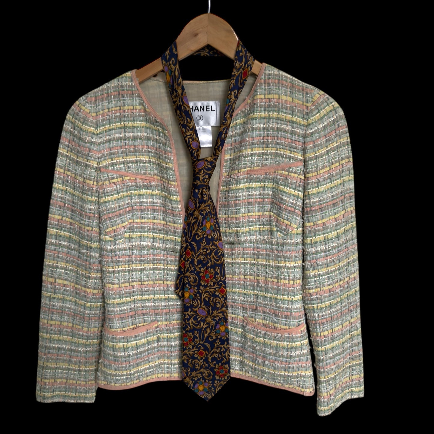 CHANEL Vintage Light Grey Tweed Jacket. Size 34 (Extra Small).